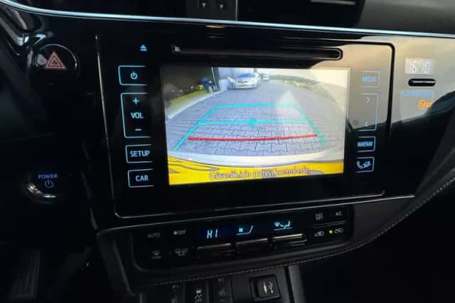 Toyota Auris (2016) thumbnail 5