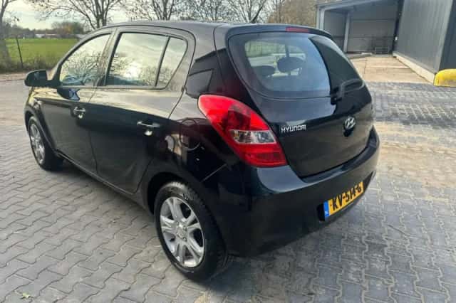 Hyundai i20 (2010) thumbnail 3