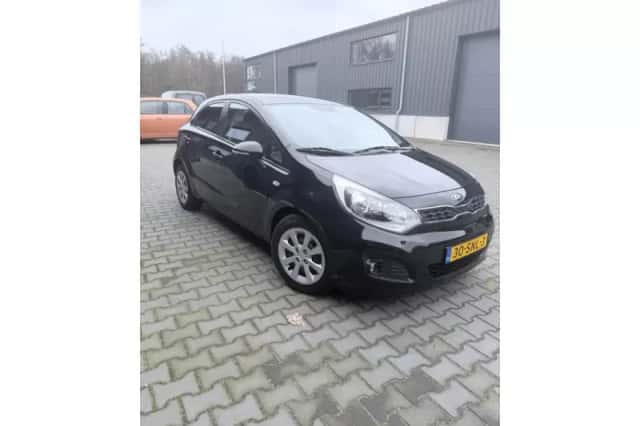 Kia Rio (2011) thumbnail 2