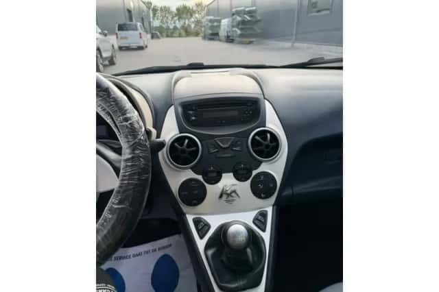 Ford Ka (2011) thumbnail 4