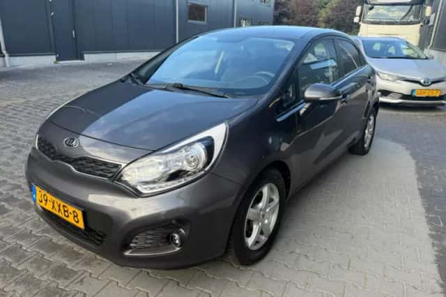 Kia Rio (2012) thumbnail 2