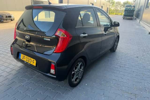 Kia Picanto (2016) thumbnail 4