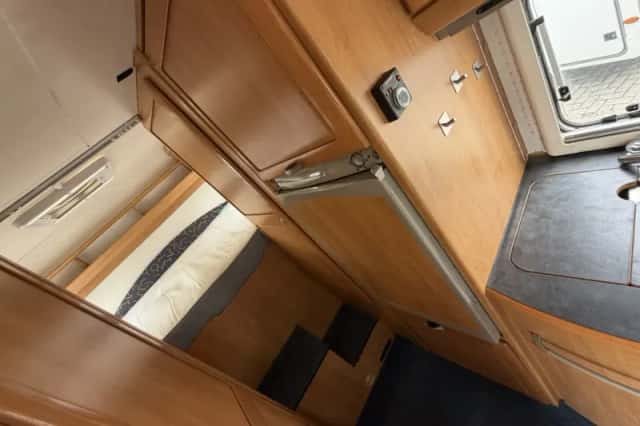 Hymer B 694 (2001) thumbnail 6