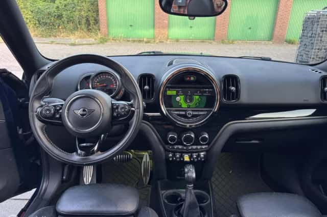 MINI Cooper S (2019) thumbnail 3