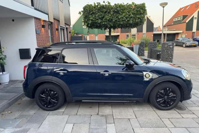 MINI Cooper S (2019) thumbnail 5