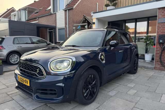 MINI Cooper S (2019) thumbnail 6