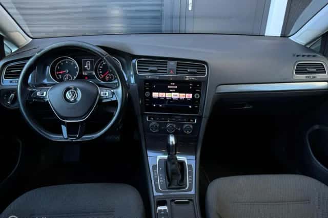 Volkswagen Golf (2018) thumbnail 3