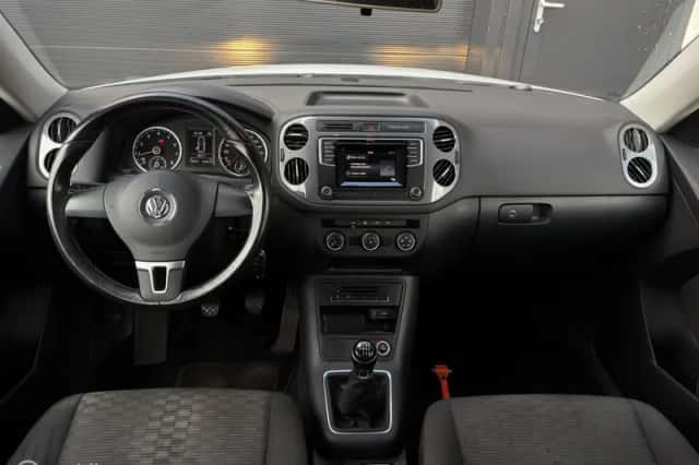 Volkswagen Tiguan (2016) thumbnail 3