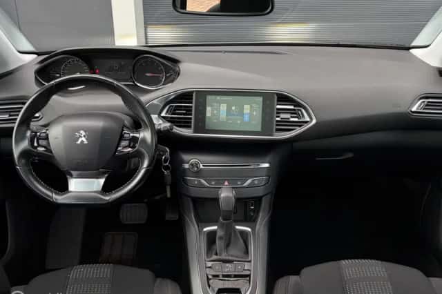 Peugeot 308 (2016) thumbnail 5