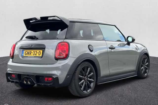 MINI Cooper S (2019) thumbnail 3