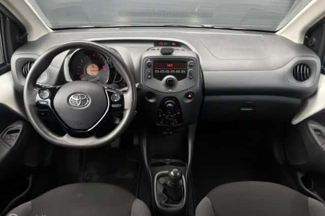 Toyota Aygo (2017) thumbnail 3