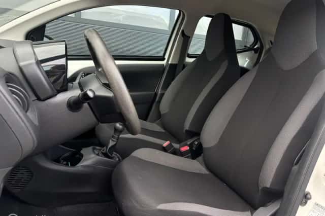 Toyota Aygo (2017) thumbnail 5