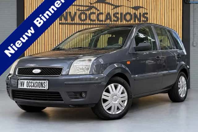 Ford Fusion (2003) thumbnail 1