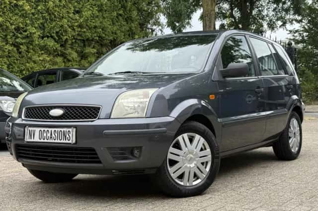 Ford Fusion (2003) thumbnail 3