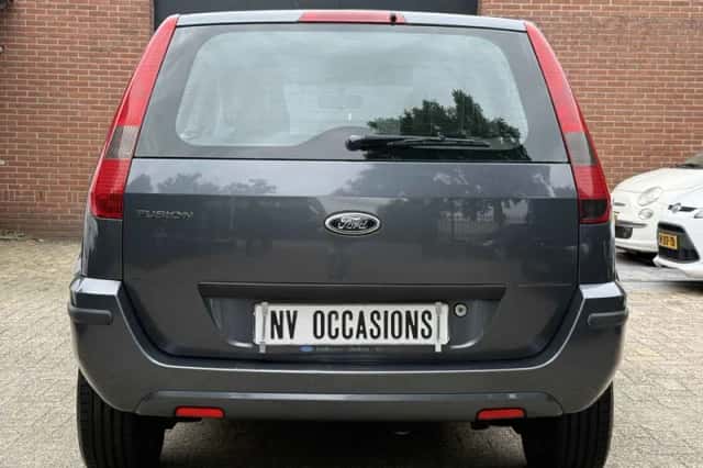 Ford Fusion (2003) thumbnail 4
