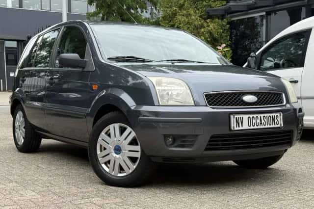 Ford Fusion (2003) thumbnail 6