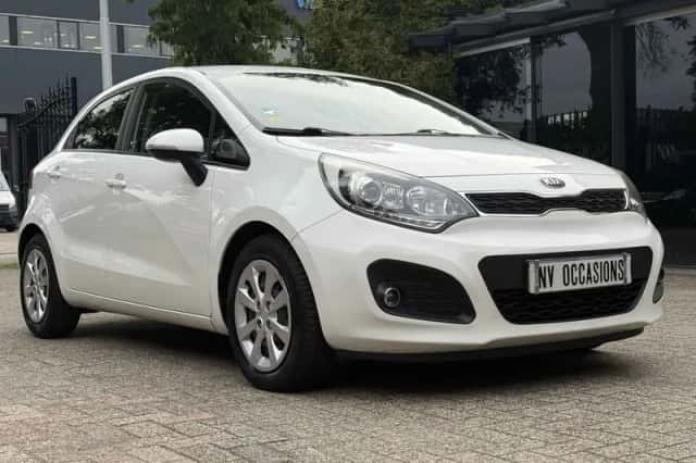 Kia Rio (2012) thumbnail 5