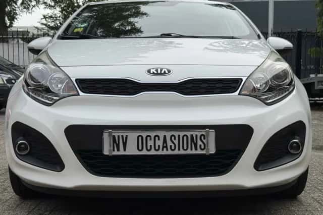 Kia Rio (2012) thumbnail 6