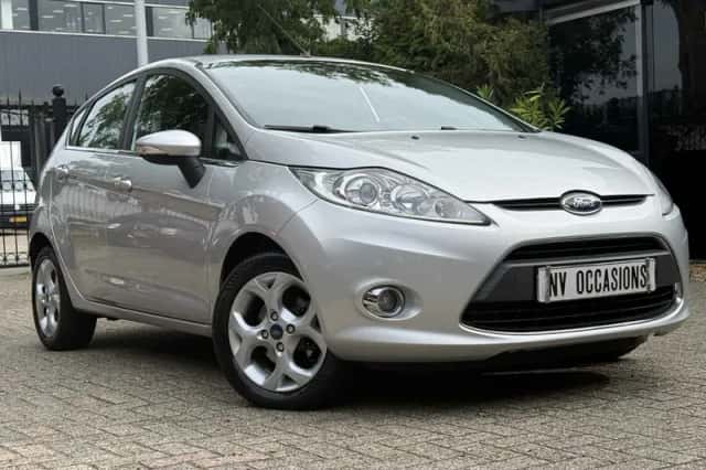 Ford Fiesta (2011) thumbnail 2
