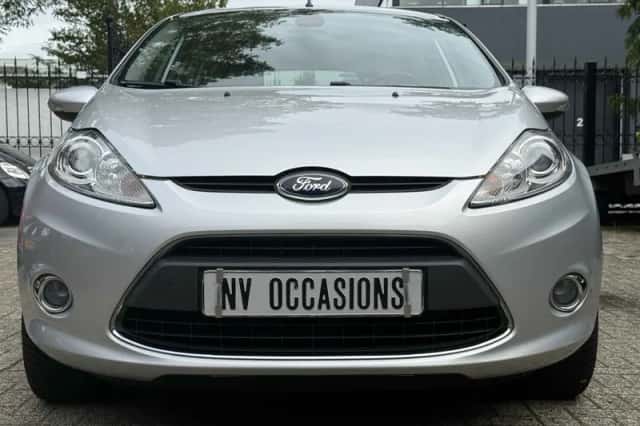 Ford Fiesta (2011) thumbnail 3