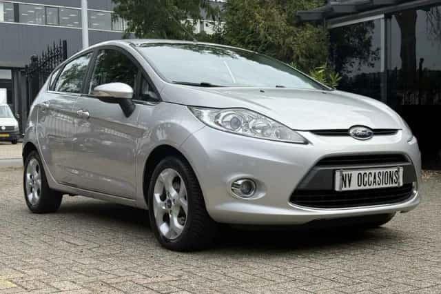 Ford Fiesta (2011) thumbnail 5