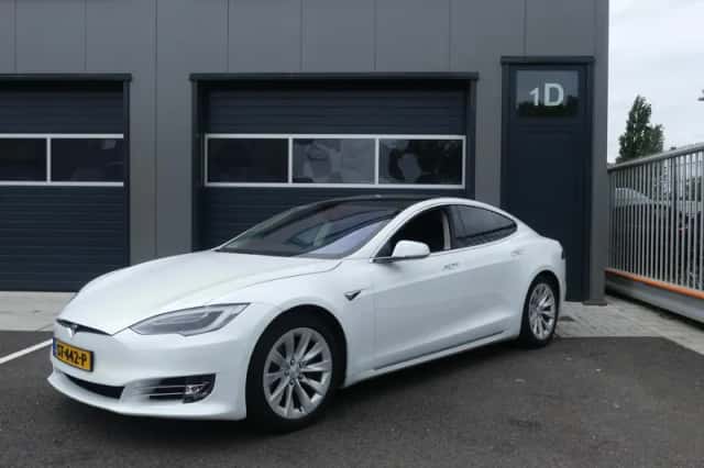 Tesla Model S (2018) thumbnail 1