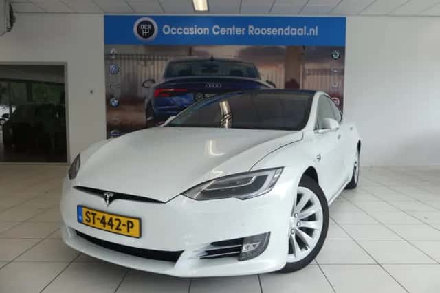 Tesla Model S (2018) thumbnail 2
