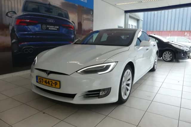 Tesla Model S (2018) thumbnail 3