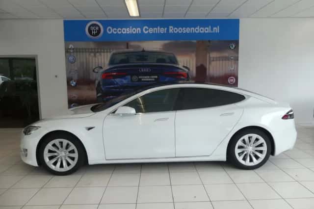Tesla Model S (2018) thumbnail 4