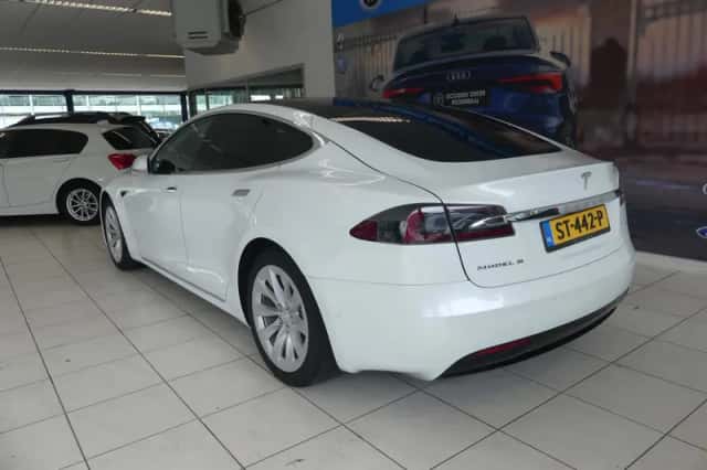 Tesla Model S (2018) thumbnail 5