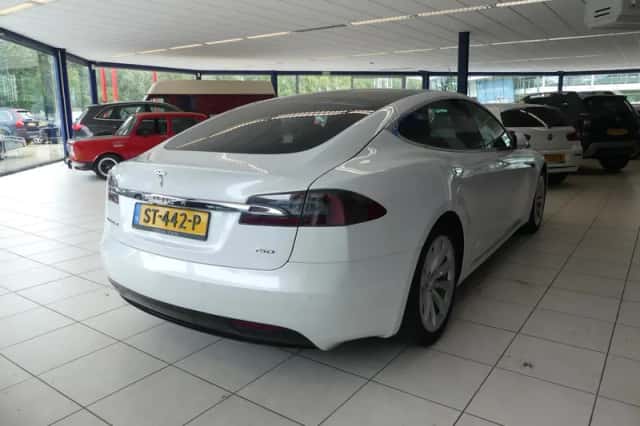Tesla Model S (2018) thumbnail 6