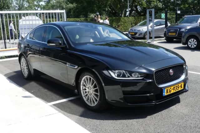 Jaguar XE (2016) thumbnail 3