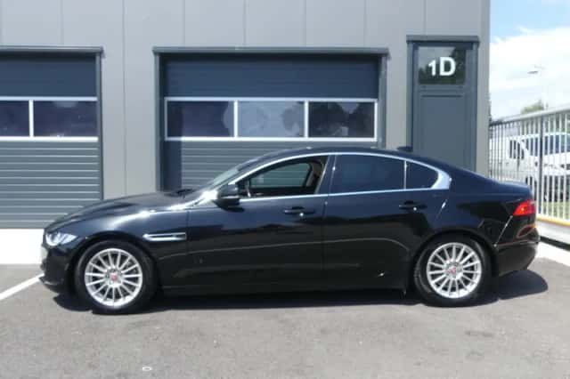 Jaguar XE (2016) thumbnail 6