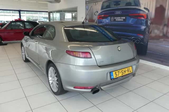 Alfa Romeo GT (2006) thumbnail 5