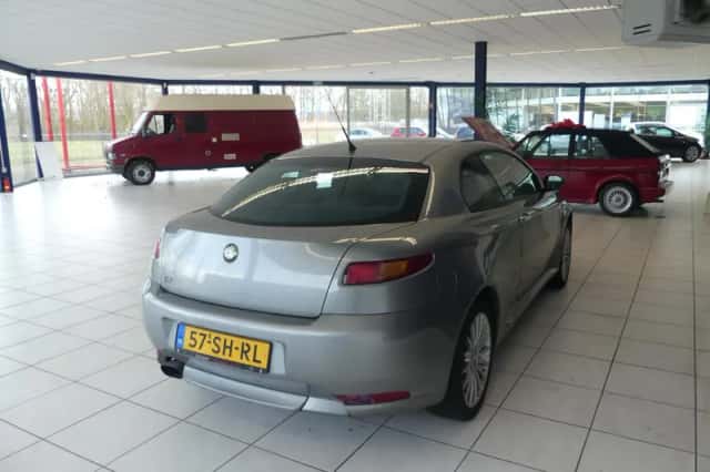 Alfa Romeo GT (2006) thumbnail 6