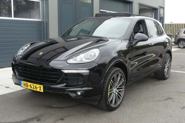 Porsche Cayenne (2015) thumbnail 2