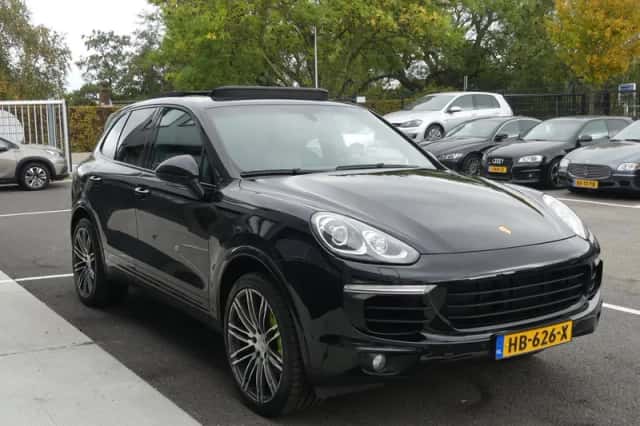 Porsche Cayenne (2015) thumbnail 3