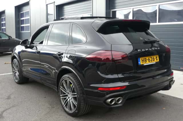 Porsche Cayenne (2015) thumbnail 5