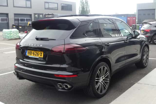 Porsche Cayenne (2015) thumbnail 6