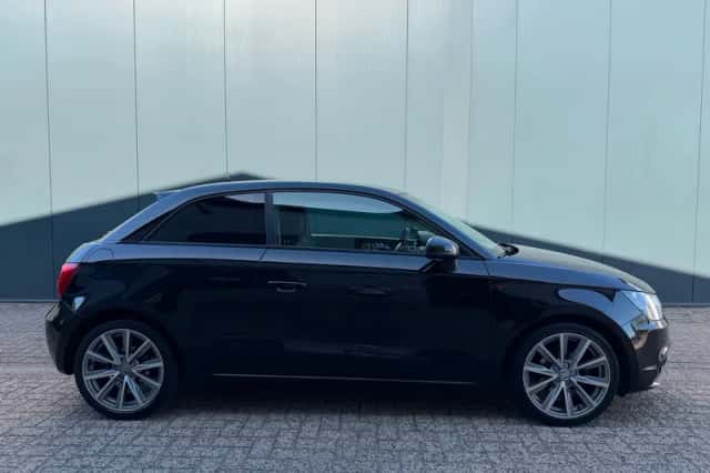 Audi A1 (2010) thumbnail 2