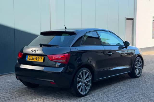 Audi A1 (2010) thumbnail 3
