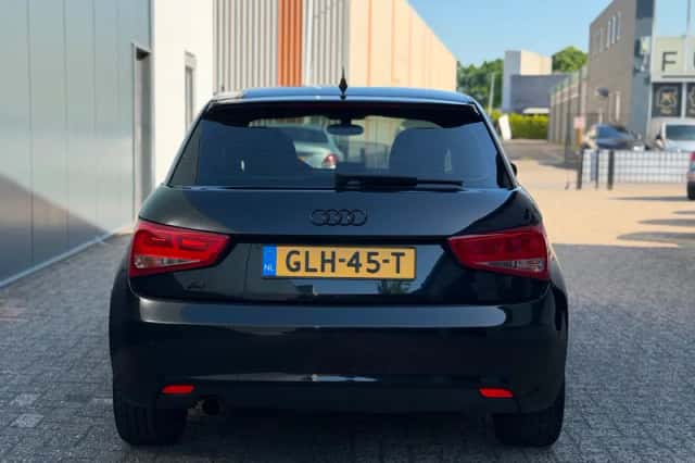 Audi A1 (2010) thumbnail 4