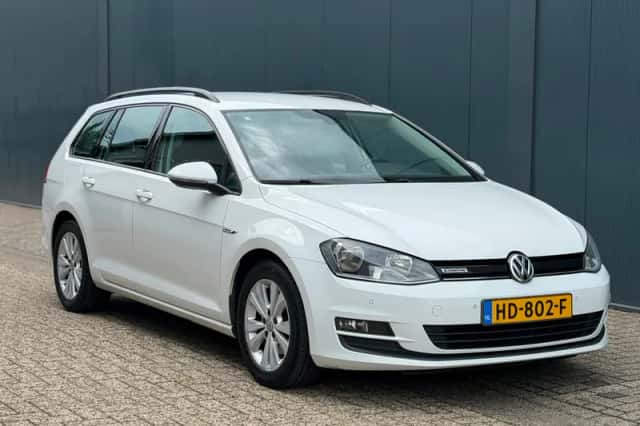 Volkswagen Golf (2015) thumbnail 1