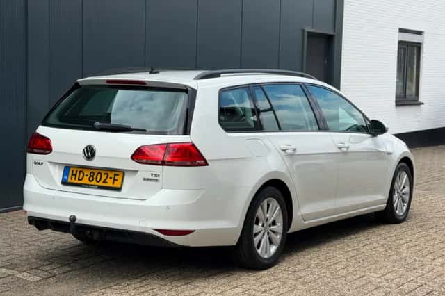 Volkswagen Golf (2015) thumbnail 3