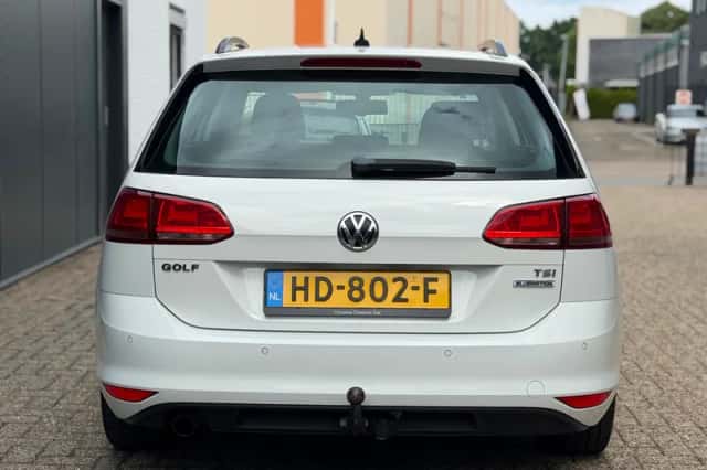 Volkswagen Golf (2015) thumbnail 4
