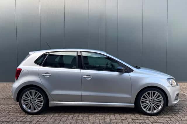 Volkswagen Polo (2014) thumbnail 2