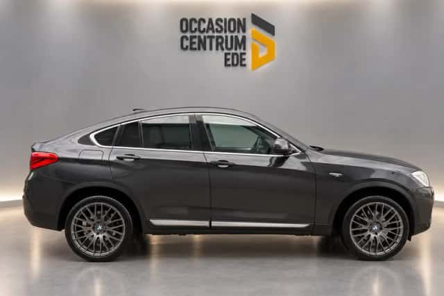 BMW X4 (2015) thumbnail 2