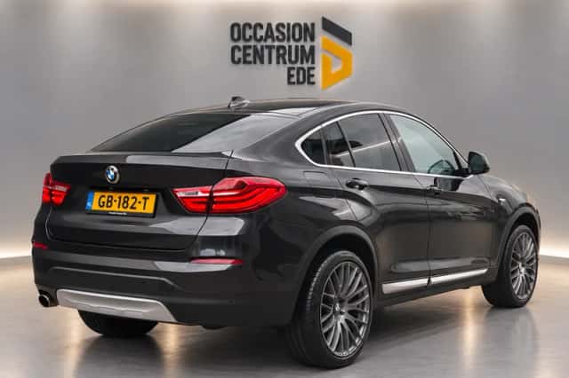 BMW X4 (2015) thumbnail 3