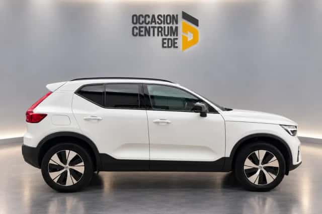 Volvo XC40 (2023) thumbnail 2