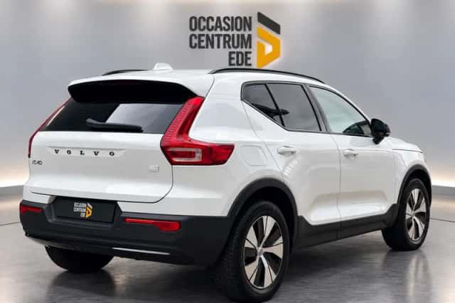 Volvo XC40 (2023) thumbnail 3
